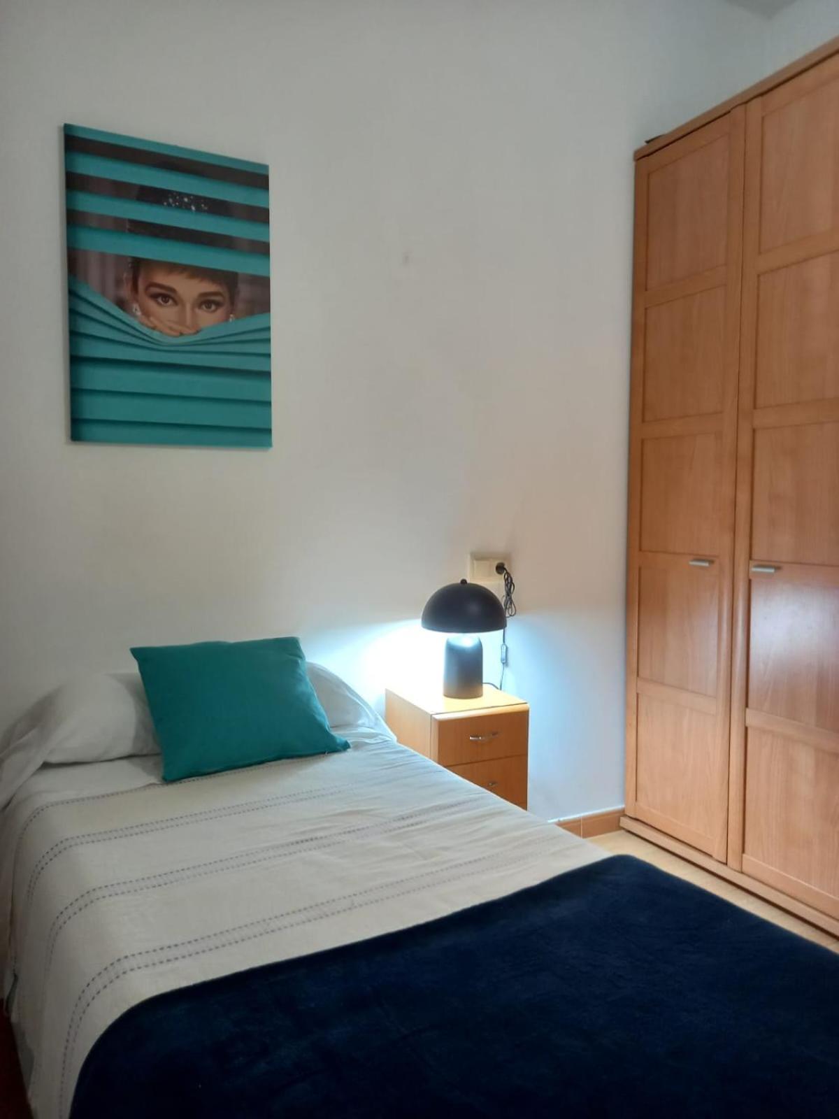 Apartamento Con Pequeno Jardin En El Centro Ferrol Zimmer foto